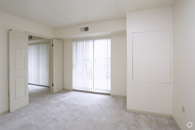 The Greenhurst - Bedroom - Bower Hill Apartments