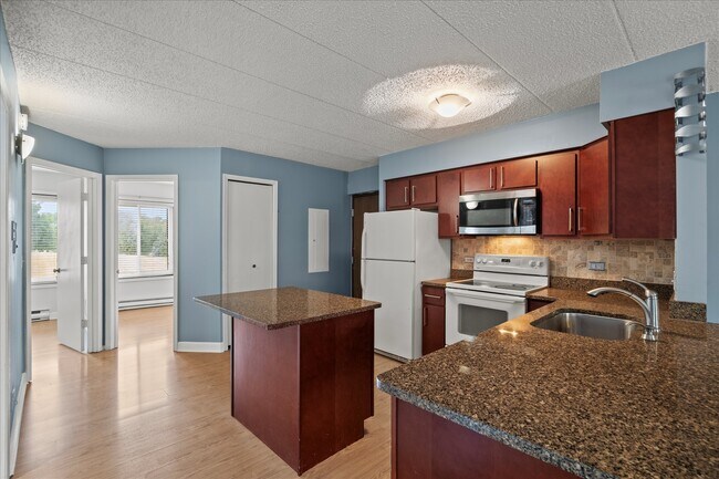 Foto del edificio - 708 Briar Hill Ln
