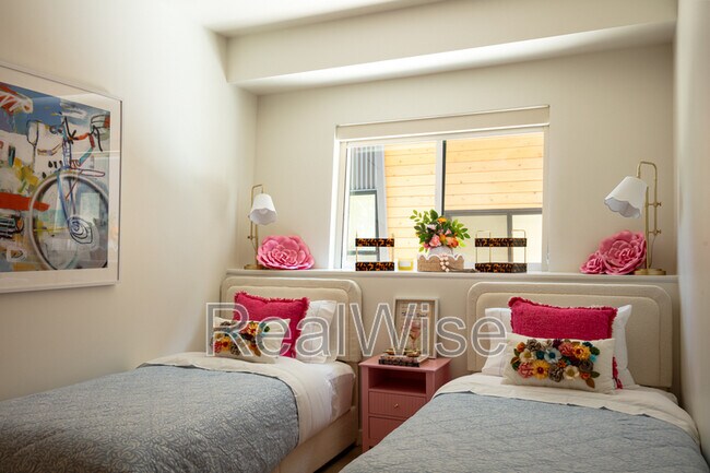 Foto del edificio - 1244 Quincy St