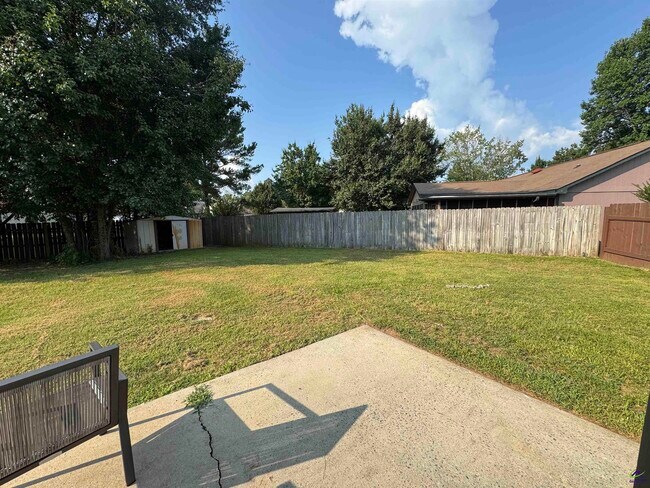 Building Photo - 111 Northeast Dr