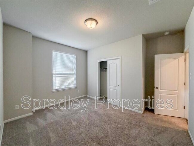 Building Photo - 7429 Gdn Gln Dr