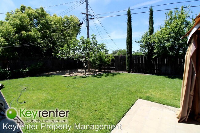 Building Photo - 3 br, 2 bath House - 504 Mulberry Ct.