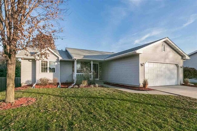 Building Photo - 1037 Fountain Dr