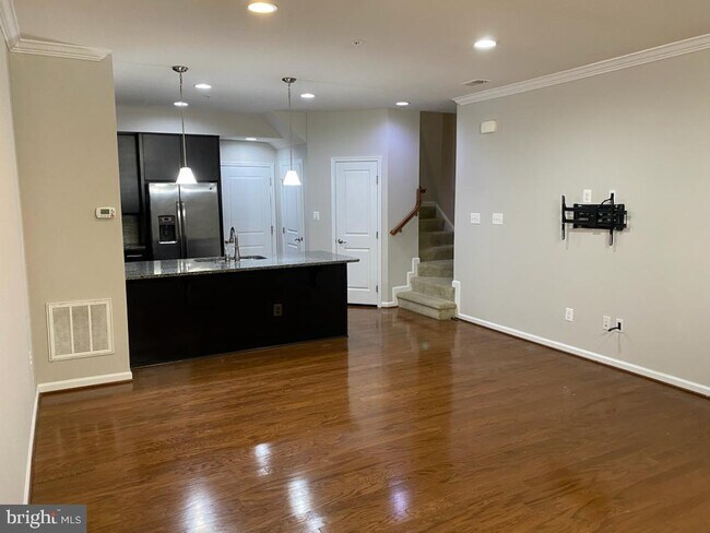 Building Photo - 3198 Yeager Dr