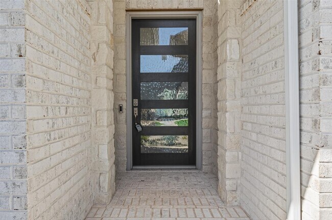 Building Photo - 15330 Legacy Pk Wy