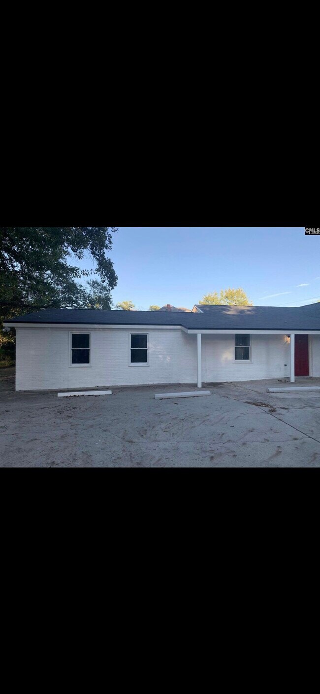 Building Photo - 5021 Colonial Dr