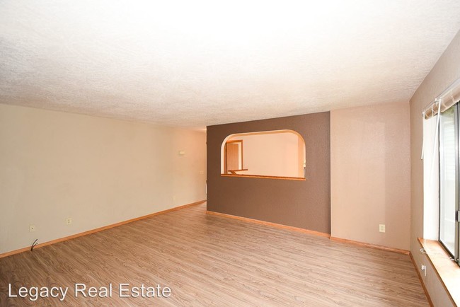 Building Photo - 1465 Woodside Ct SE
