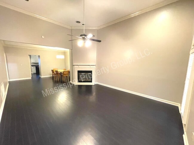 Building Photo - EXCELLENT LOCATION - 2BD/2BA FOR RENT