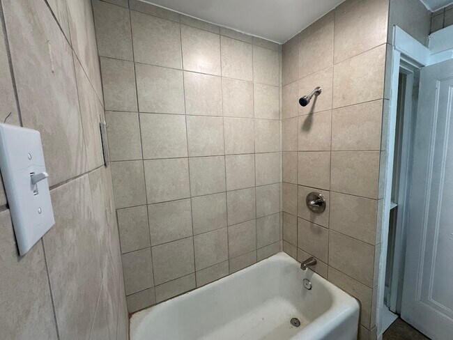 Foto del edificio - 5714 Beacon St