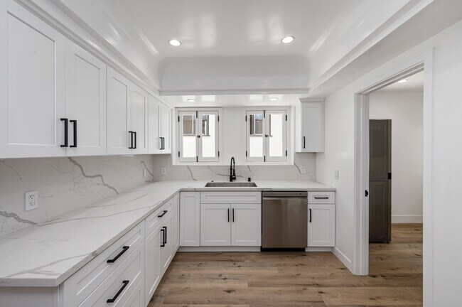 Building Photo - 222 S Gale Dr