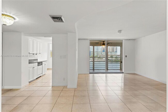 Building Photo - 100 Golden Isles Dr