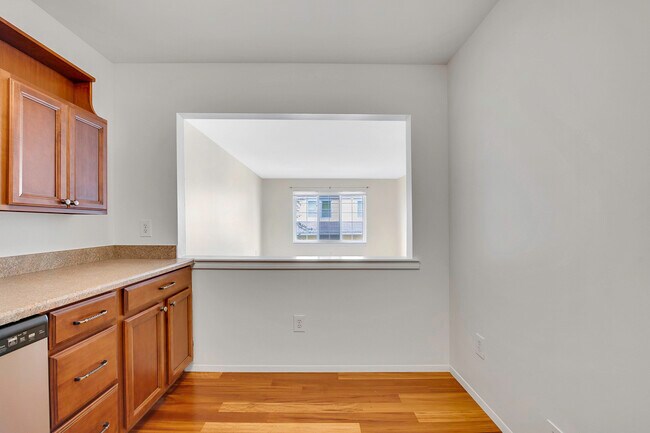 Building Photo - 1150 Catalpa Dr