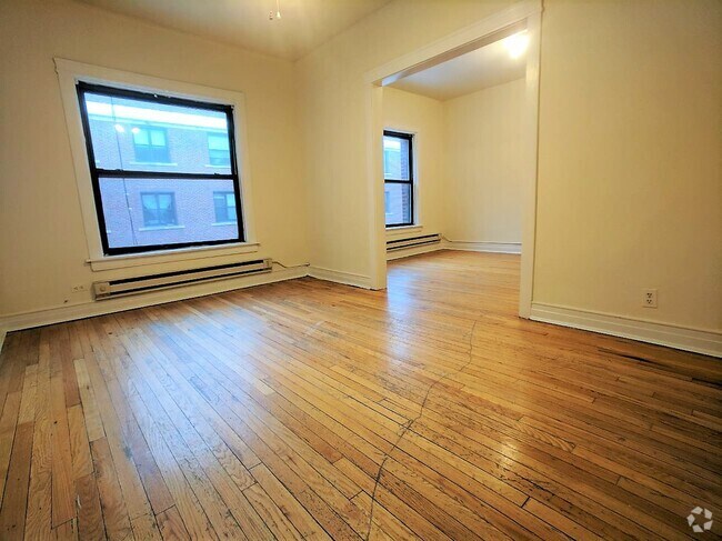 Building Photo - 812 W Waveland Ave