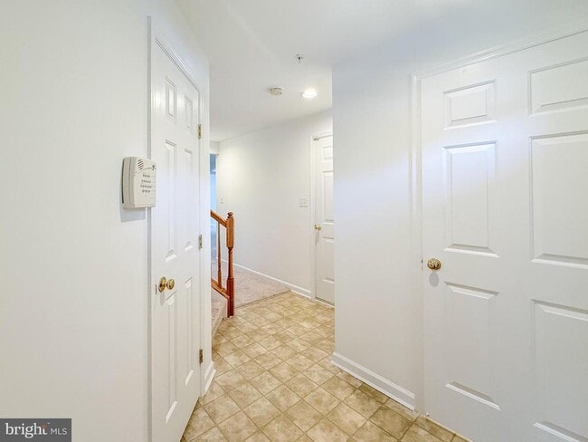 Building Photo - 1440 Pangbourne Way