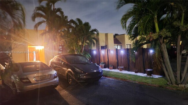 Foto del edificio - 251 NW 43rd Ct