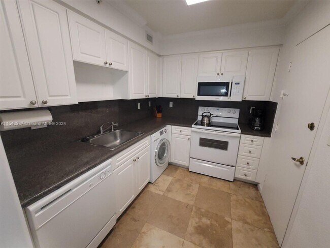 Building Photo - 2501 S Ocean Dr