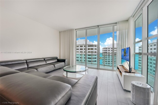 Building Photo - 950 Brickell Bay Dr