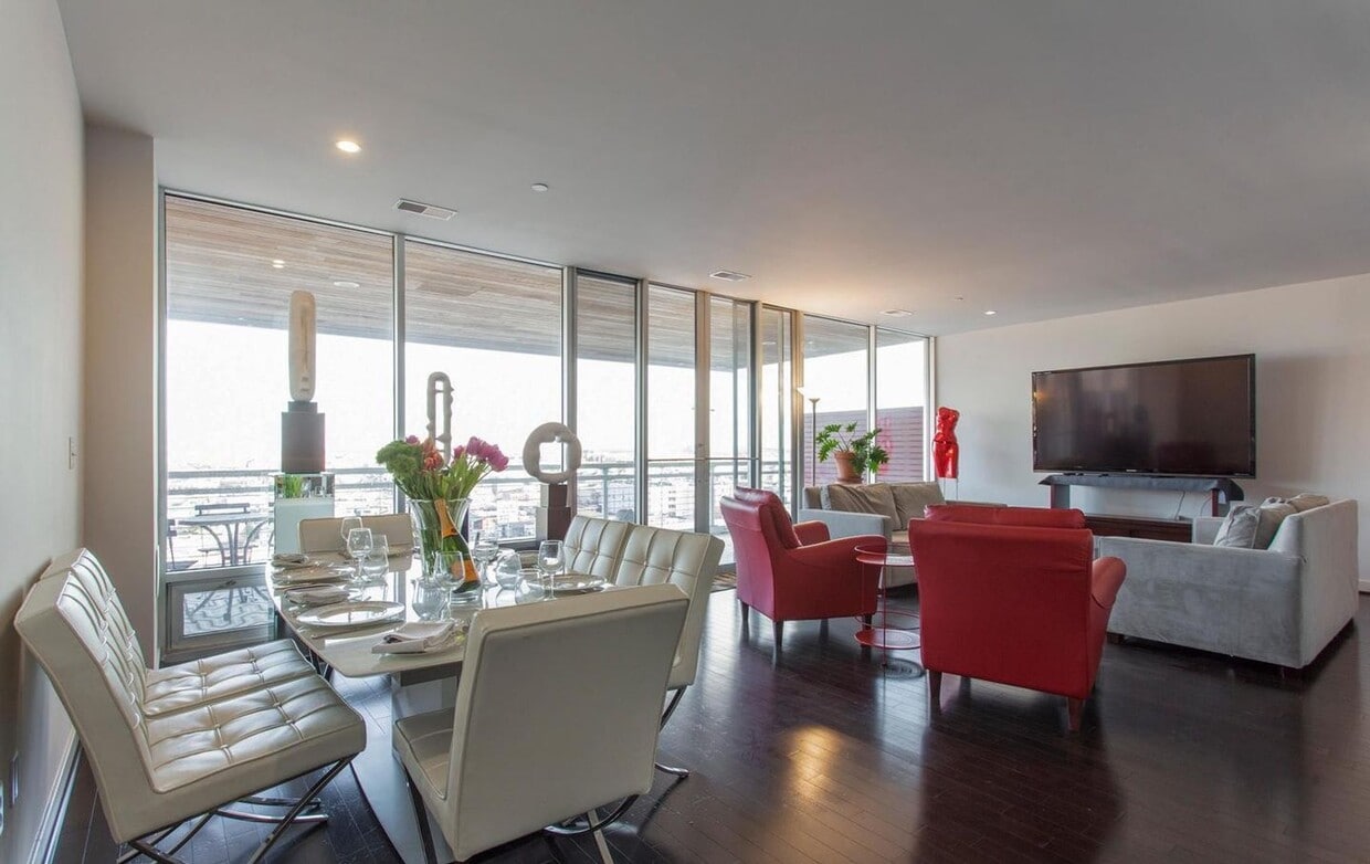 Primary Photo - Rarely Offering Stunning 3bd/3.5 Loft w. E...
