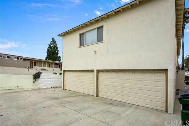 Building Photo - 1226 Manhattan Beach Blvd