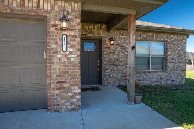 Foto del edificio - Spacious 3 bed 2 bath in Pea Ridge