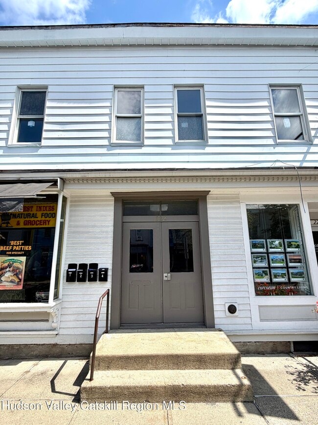 Building Photo - 222 Warren St