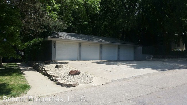 Building Photo - 303 38th St Pl