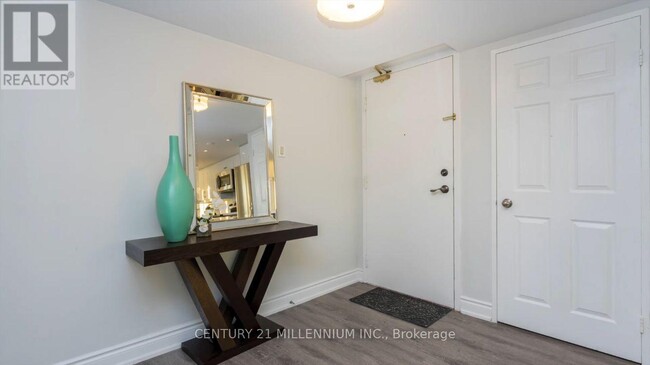 Photo du bâtiment - 4470-4470 Tucana Ct