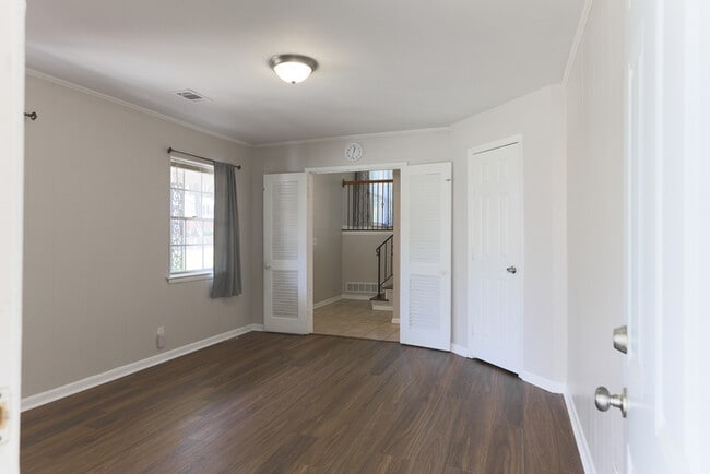 Building Photo - Beautiful Tucker Home!
