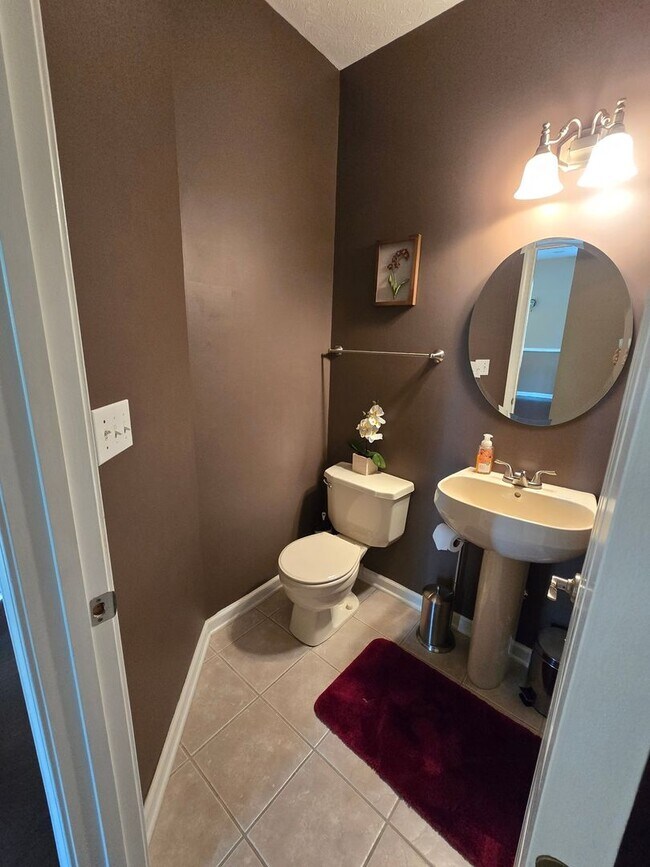 Foto del edificio - 4 Bedroom Single Family Home in Westfield