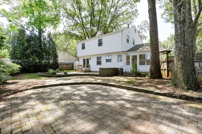 Building Photo - 3BR - Eastport Colonial Home - Well Mainta...