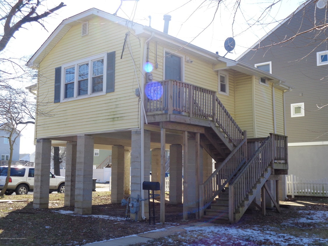 1 Beaconlight Ave, Keansburg, NJ 07734 House Rental in Keansburg, NJ