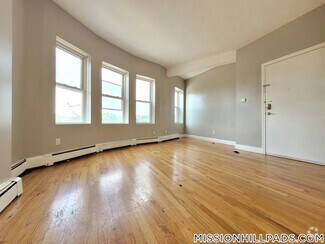 Building Photo - 338 Warren St