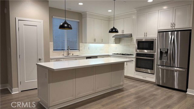 Building Photo - 165 Tenor