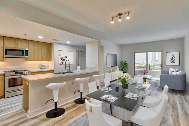 Interior Photo - 416 on Broadway