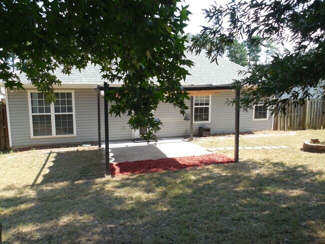 Building Photo - Available in Grovetown!