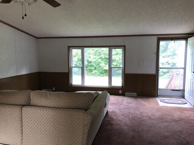 Foto del edificio - Welcome to this Spacious 3 Bedroom, 2 Bath...