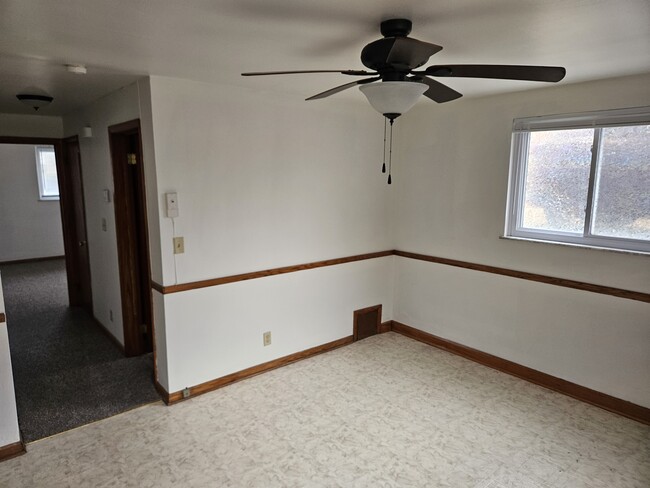 Building Photo - 6485 Diana Dr
