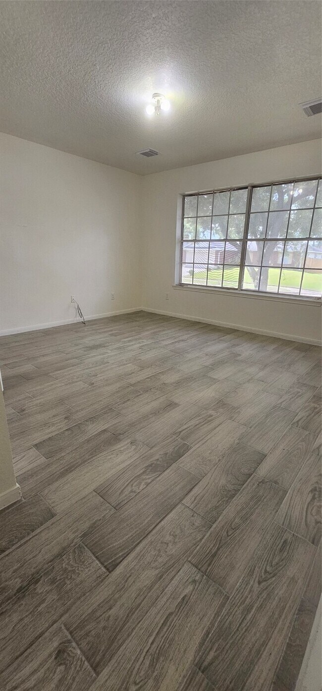 Building Photo - 10943 Bradford Way Dr