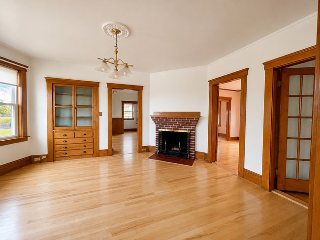 Living room - 93 Pleasant St