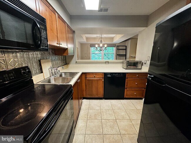 Building Photo - 5704 Chapman Mill Dr