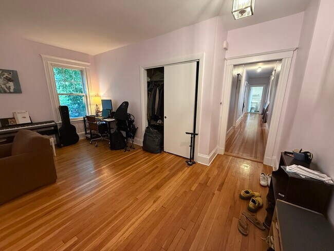 Building Photo - 87 Browne St
