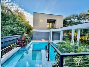 Building Photo - 1324 S Daytona Ave