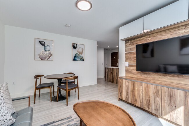 Photo du bâtiment - 1168 Pendrell St