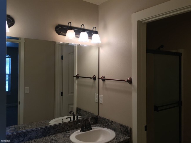 Foto del edificio - 3 br, 2.5 bath Duplex - 7214 W Chestnut Ave
