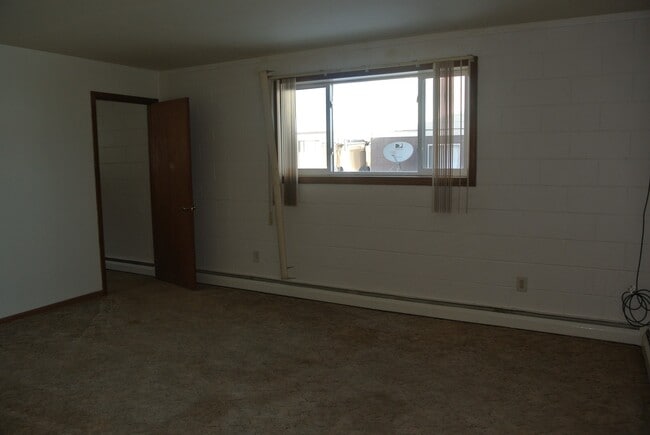 Building Photo - 716 4th St SW