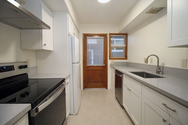 Foto del edificio - 3200-3236 SW Marigold St