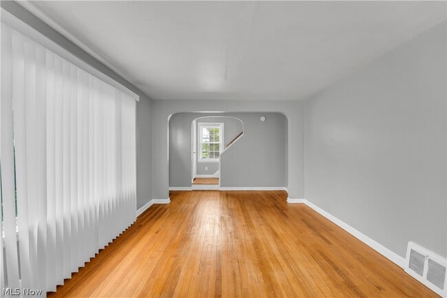 Building Photo - 5440 Hollywood Ave