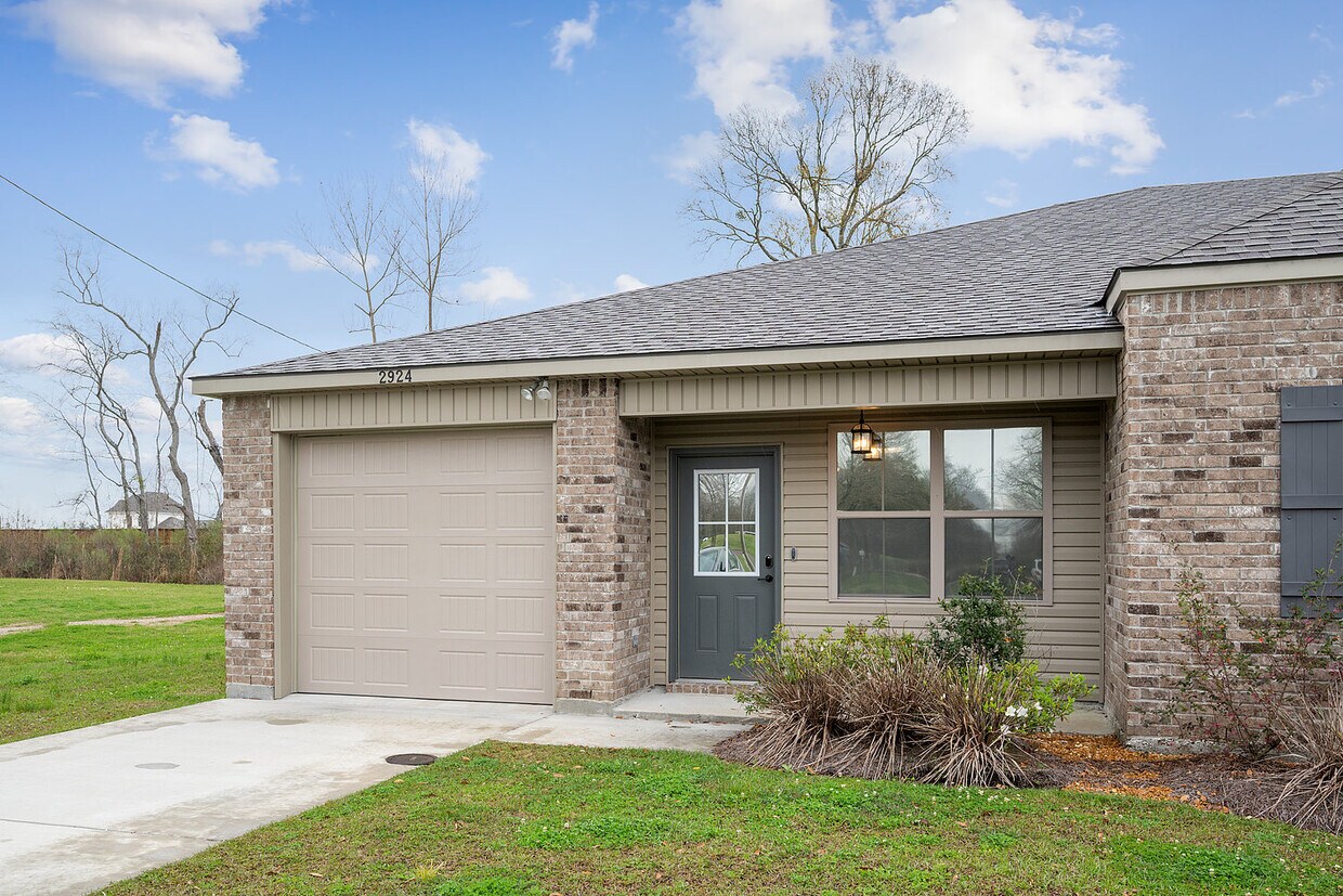 2924 S Roth Ave, Gonzales, LA 70737 Townhome Rentals in Gonzales LA