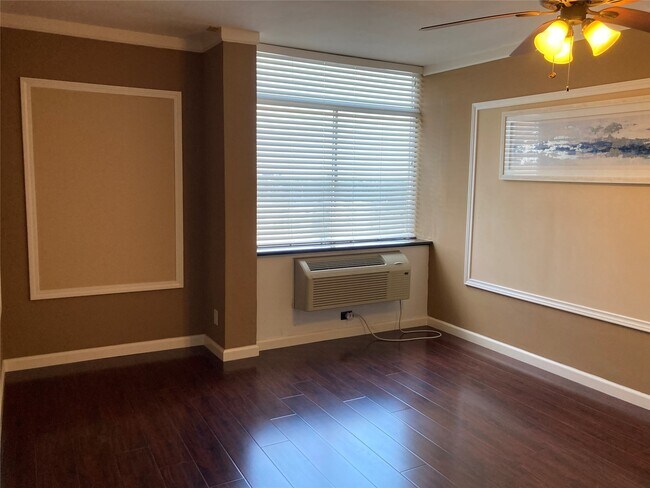 Foto del edificio - 7520 Hornwood Dr