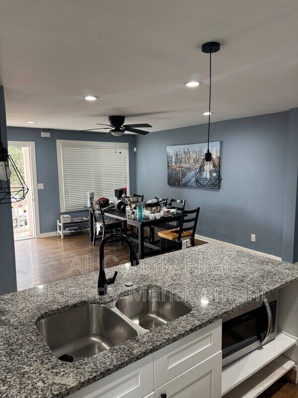 Foto del edificio - 656 Cedar Ave NW